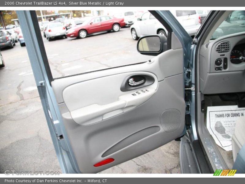 Door Panel of 2006 TrailBlazer LS 4x4