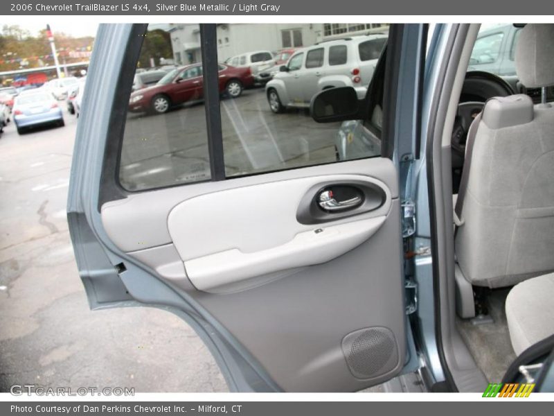 Door Panel of 2006 TrailBlazer LS 4x4