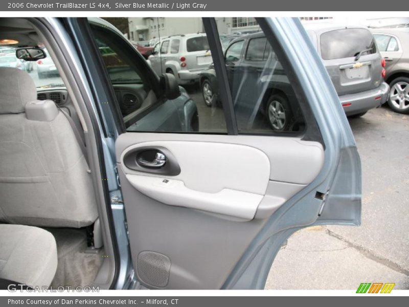 Door Panel of 2006 TrailBlazer LS 4x4