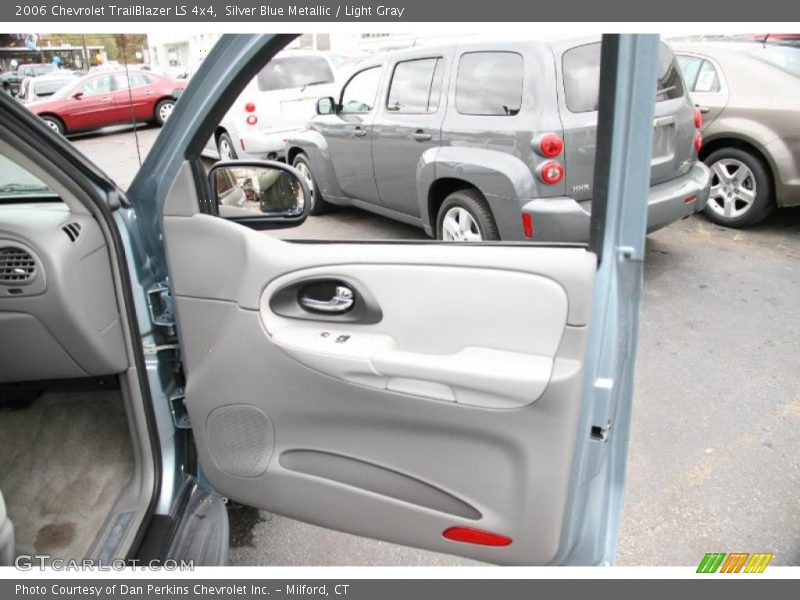 Door Panel of 2006 TrailBlazer LS 4x4