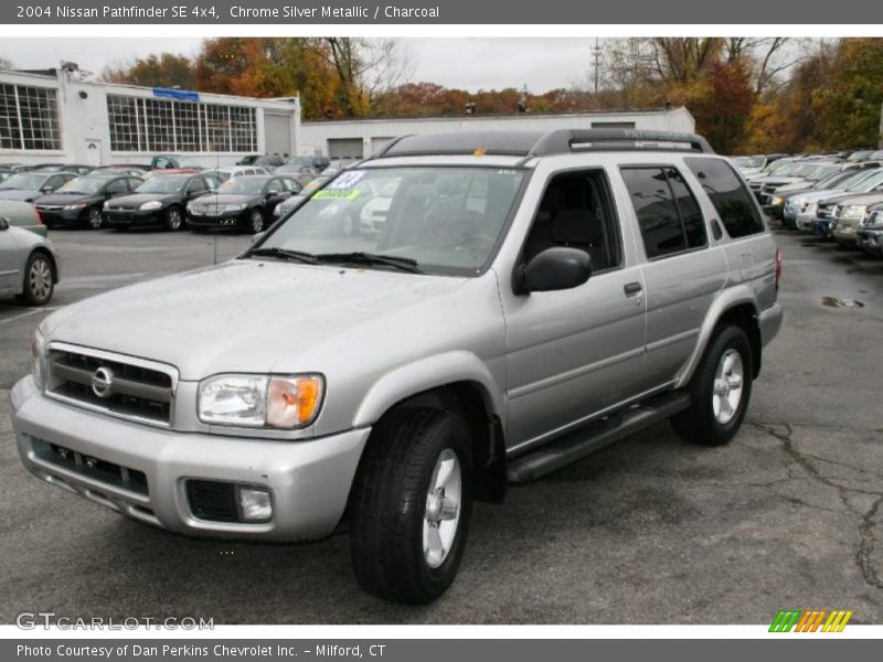 Front 3/4 View of 2004 Pathfinder SE 4x4