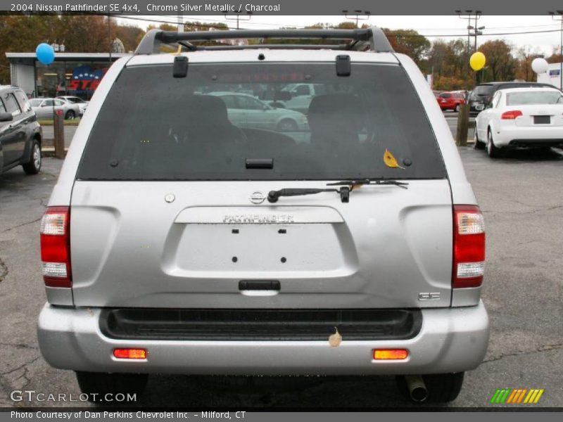 Chrome Silver Metallic / Charcoal 2004 Nissan Pathfinder SE 4x4