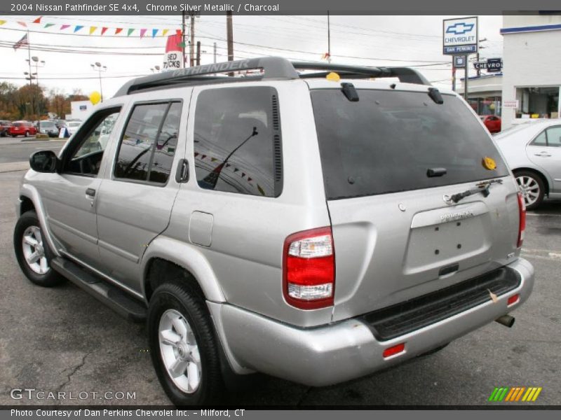 Chrome Silver Metallic / Charcoal 2004 Nissan Pathfinder SE 4x4