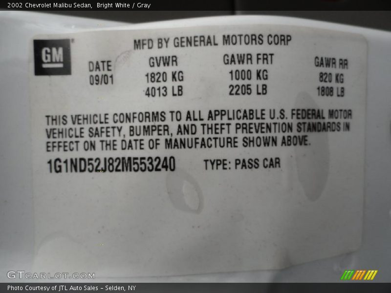 Bright White / Gray 2002 Chevrolet Malibu Sedan