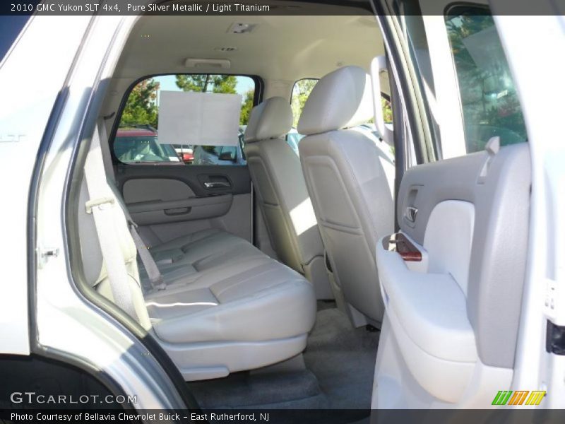 Pure Silver Metallic / Light Titanium 2010 GMC Yukon SLT 4x4