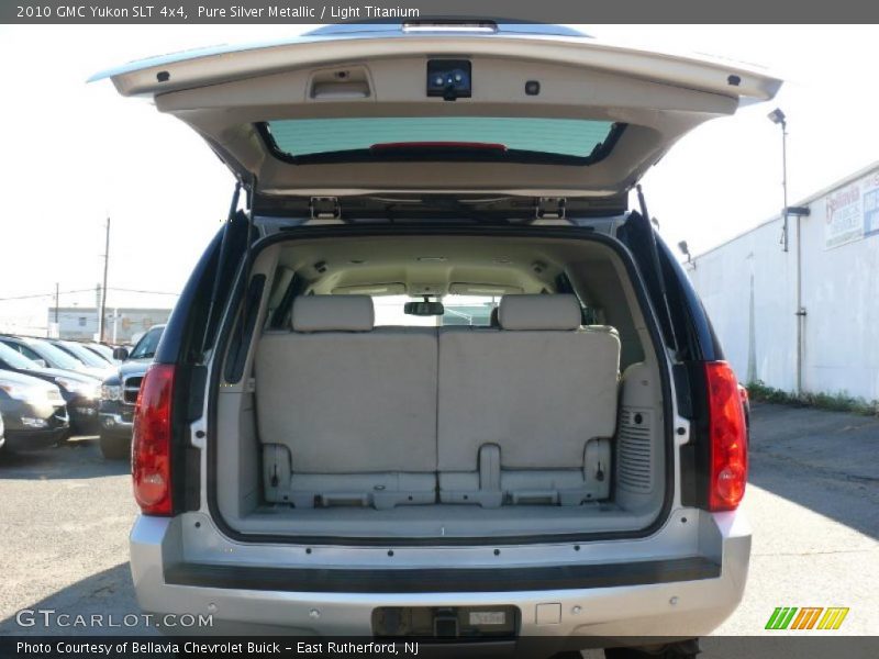 Pure Silver Metallic / Light Titanium 2010 GMC Yukon SLT 4x4