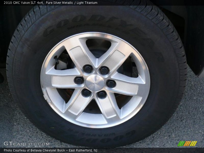 Pure Silver Metallic / Light Titanium 2010 GMC Yukon SLT 4x4