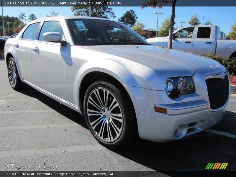 Front 3/4 View of 2010 300 300S V6