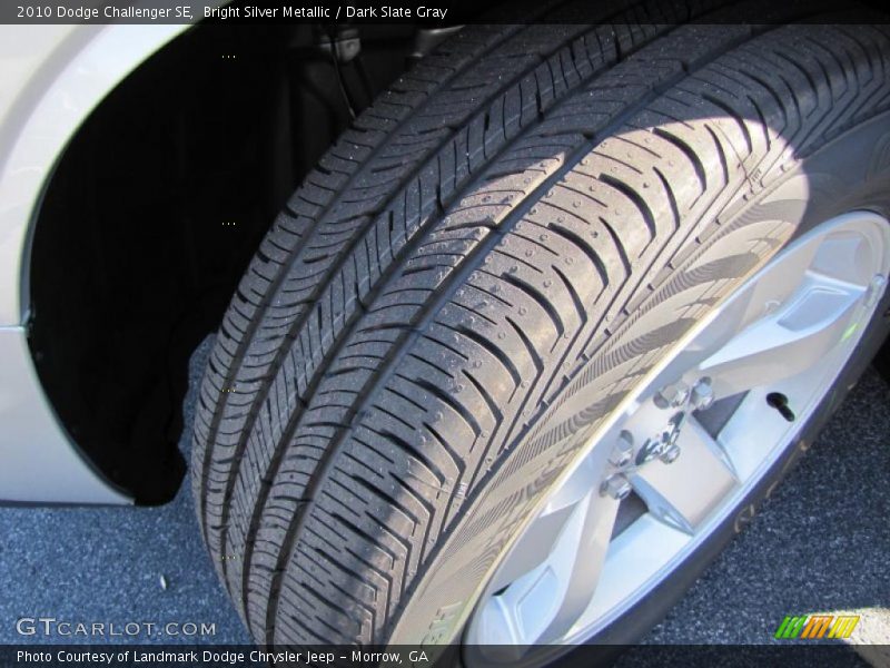 Bright Silver Metallic / Dark Slate Gray 2010 Dodge Challenger SE