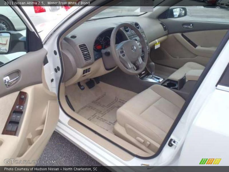 Winter Frost White / Blond 2011 Nissan Altima 2.5