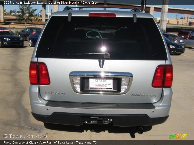 Satellite Silver Metallic / Dove Grey 2005 Lincoln Navigator Luxury