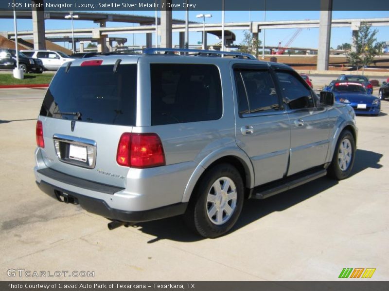 Satellite Silver Metallic / Dove Grey 2005 Lincoln Navigator Luxury