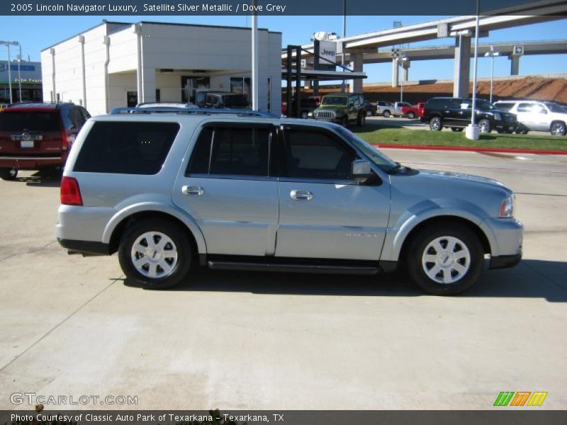 Satellite Silver Metallic / Dove Grey 2005 Lincoln Navigator Luxury