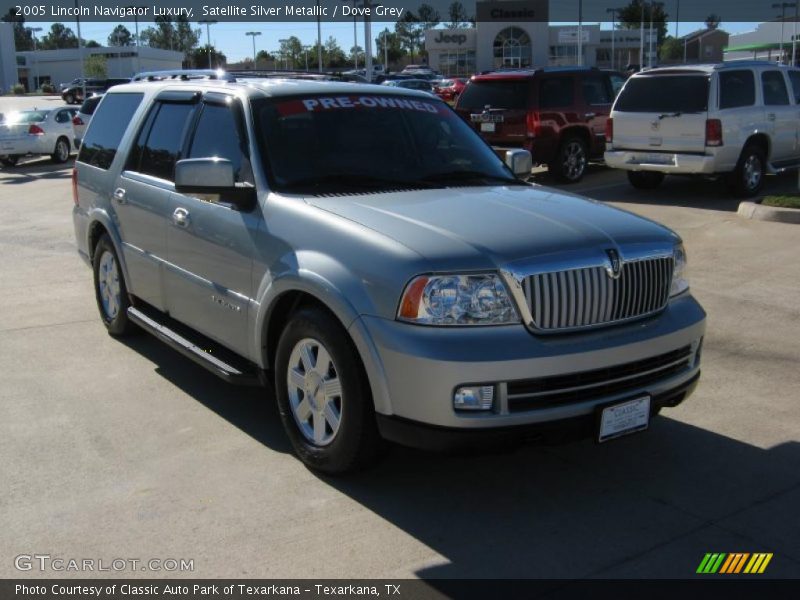 Satellite Silver Metallic / Dove Grey 2005 Lincoln Navigator Luxury