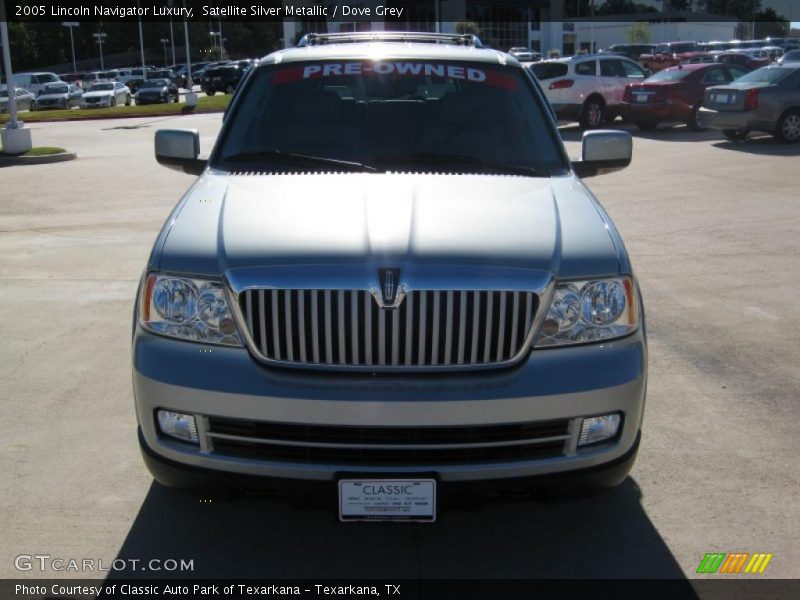Satellite Silver Metallic / Dove Grey 2005 Lincoln Navigator Luxury