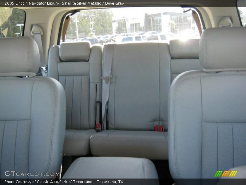 Satellite Silver Metallic / Dove Grey 2005 Lincoln Navigator Luxury