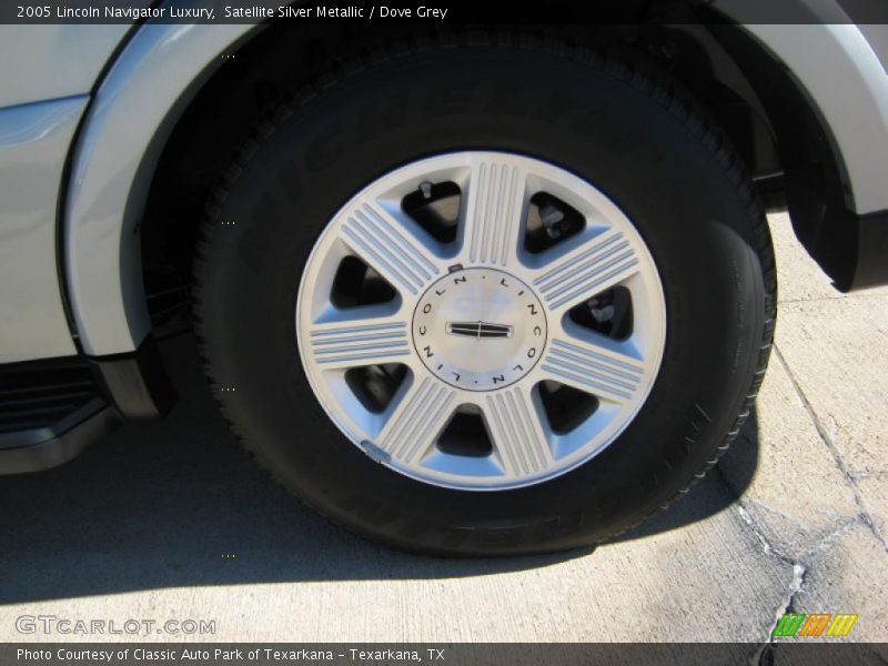  2005 Navigator Luxury Wheel