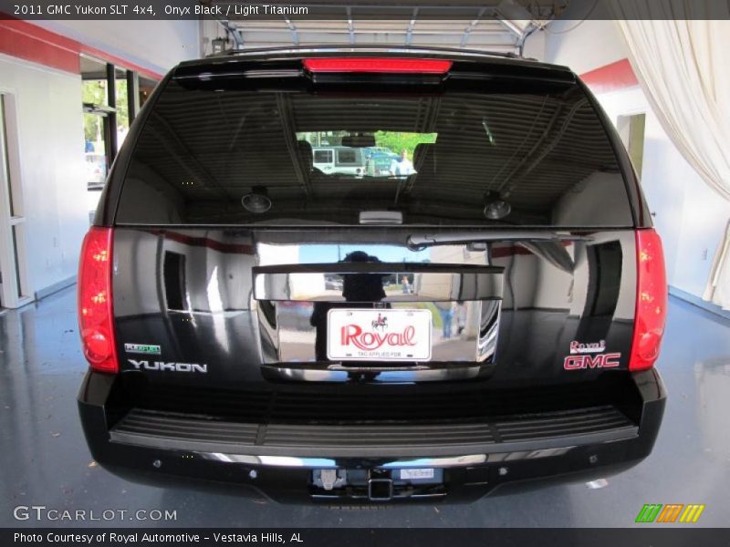 Onyx Black / Light Titanium 2011 GMC Yukon SLT 4x4