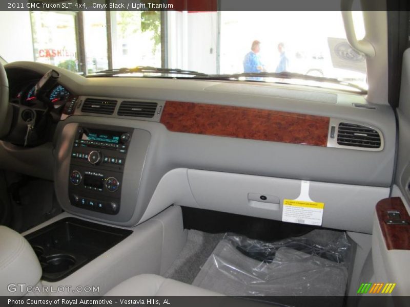 Onyx Black / Light Titanium 2011 GMC Yukon SLT 4x4