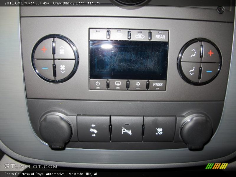 Onyx Black / Light Titanium 2011 GMC Yukon SLT 4x4
