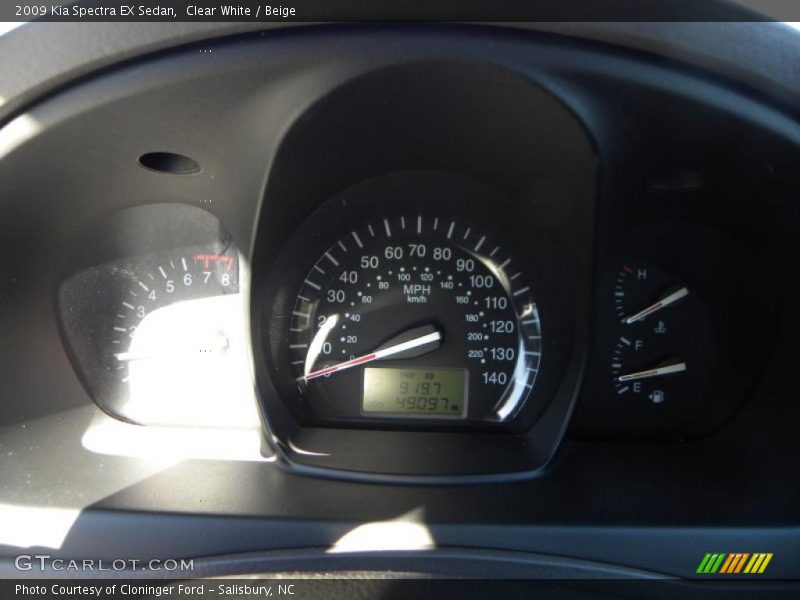 Clear White / Beige 2009 Kia Spectra EX Sedan