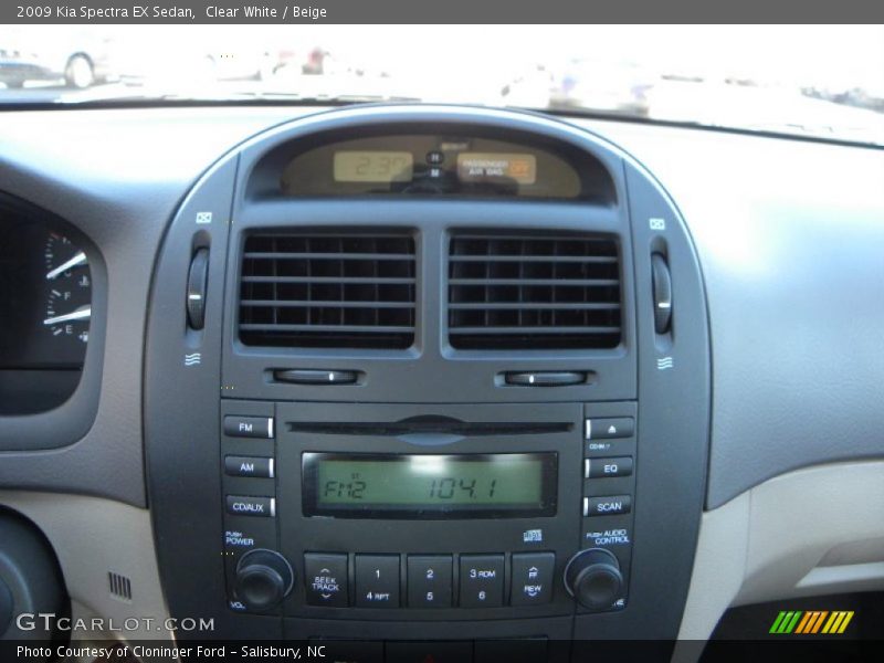 Clear White / Beige 2009 Kia Spectra EX Sedan