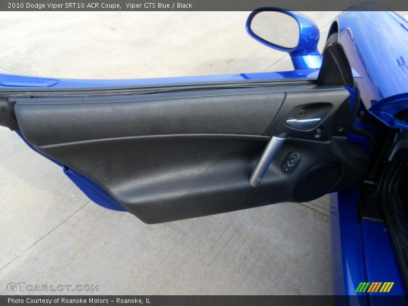 Door Panel of 2010 Viper SRT10 ACR Coupe