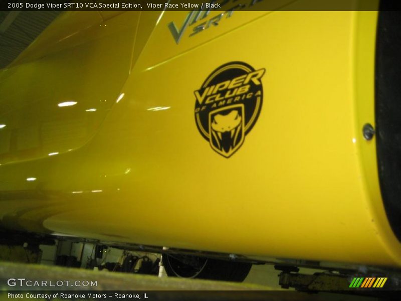 Viper Race Yellow / Black 2005 Dodge Viper SRT10 VCA Special Edition