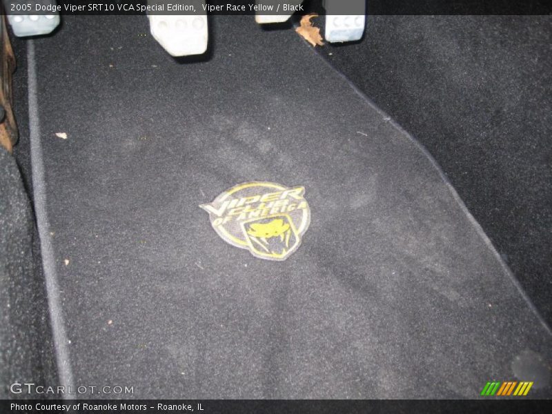 Viper Race Yellow / Black 2005 Dodge Viper SRT10 VCA Special Edition