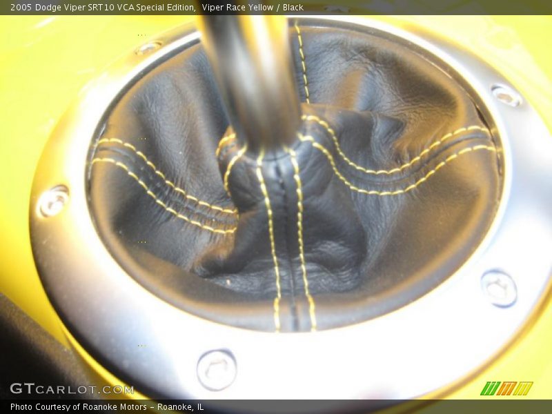 Viper Race Yellow / Black 2005 Dodge Viper SRT10 VCA Special Edition