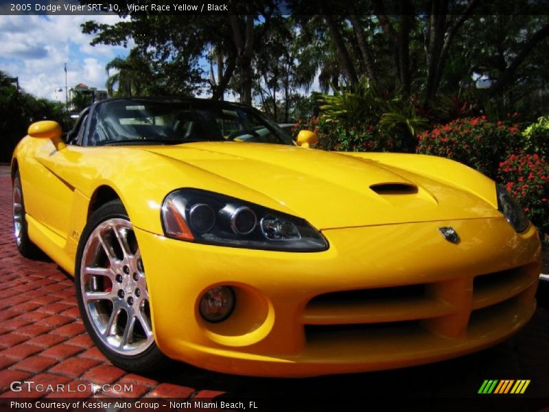Viper Race Yellow / Black 2005 Dodge Viper SRT-10