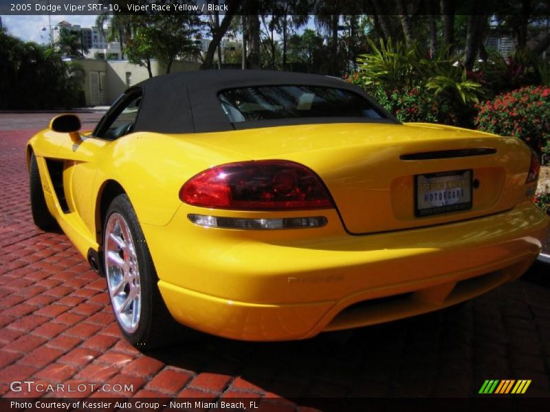 Viper Race Yellow / Black 2005 Dodge Viper SRT-10