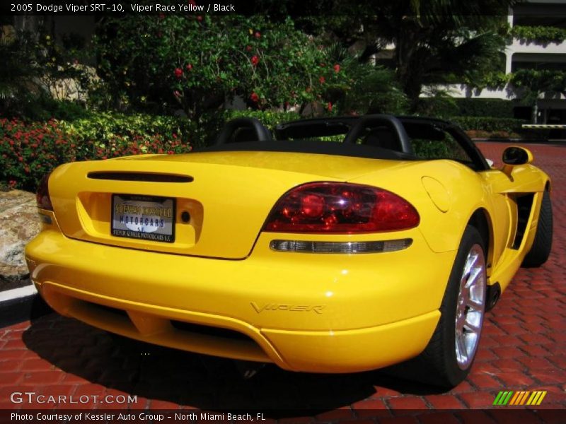 Viper Race Yellow / Black 2005 Dodge Viper SRT-10