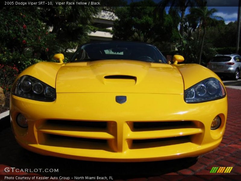 Viper Race Yellow / Black 2005 Dodge Viper SRT-10