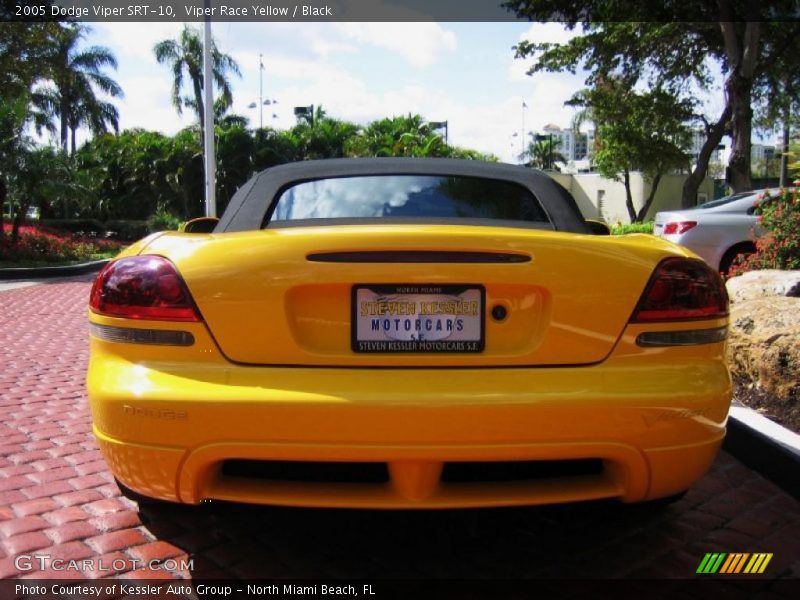 Viper Race Yellow / Black 2005 Dodge Viper SRT-10