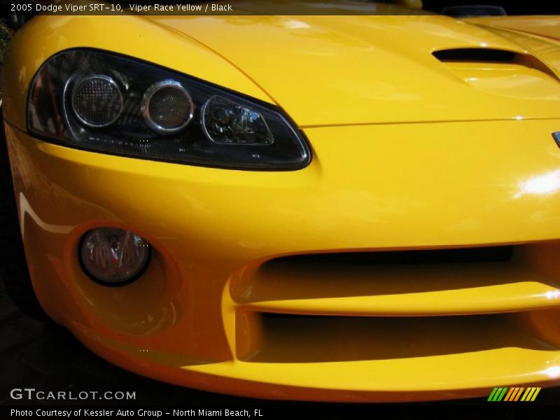 Viper Race Yellow / Black 2005 Dodge Viper SRT-10