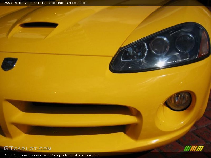 Viper Race Yellow / Black 2005 Dodge Viper SRT-10