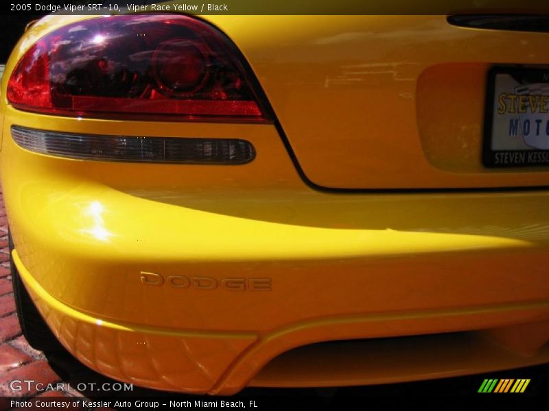 Viper Race Yellow / Black 2005 Dodge Viper SRT-10