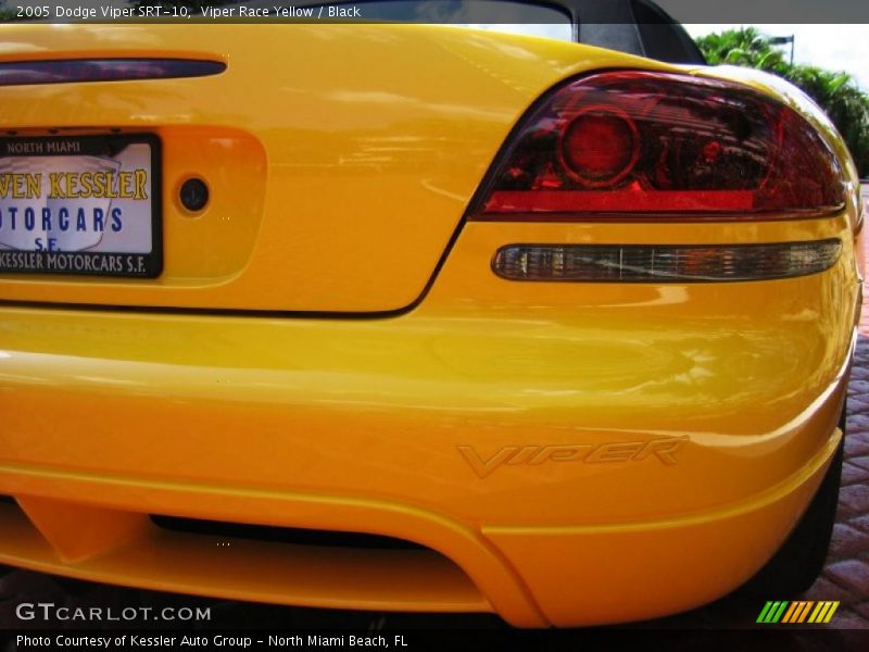 Viper Race Yellow / Black 2005 Dodge Viper SRT-10