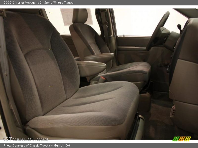 Stone White / Taupe 2002 Chrysler Voyager eC