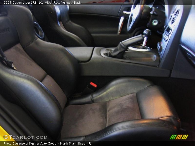 Viper Race Yellow / Black 2005 Dodge Viper SRT-10