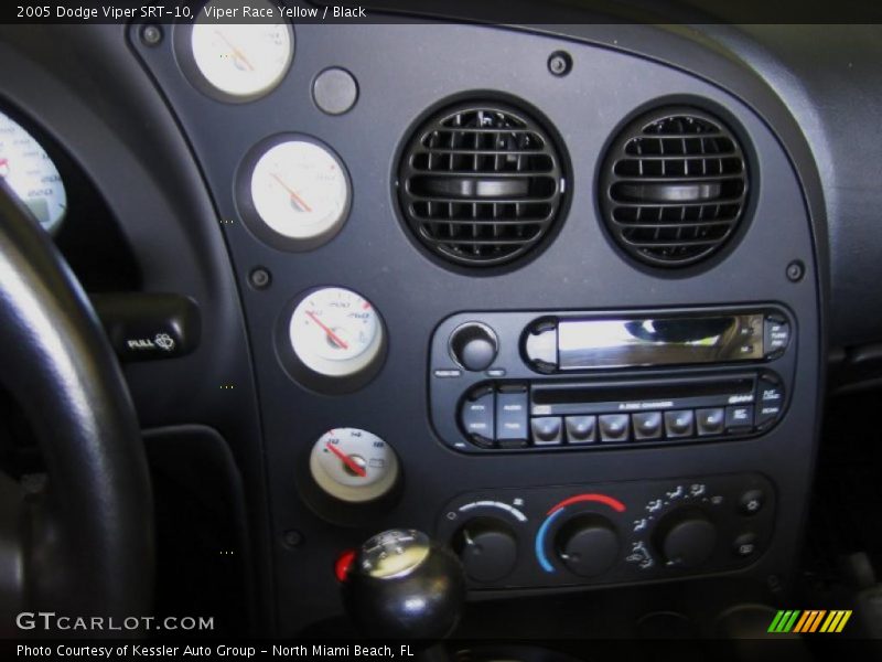 Viper Race Yellow / Black 2005 Dodge Viper SRT-10