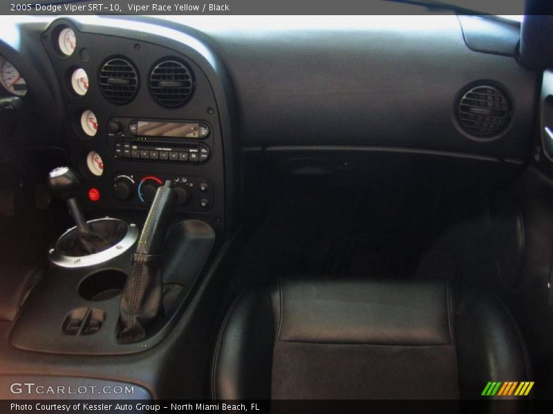 Viper Race Yellow / Black 2005 Dodge Viper SRT-10