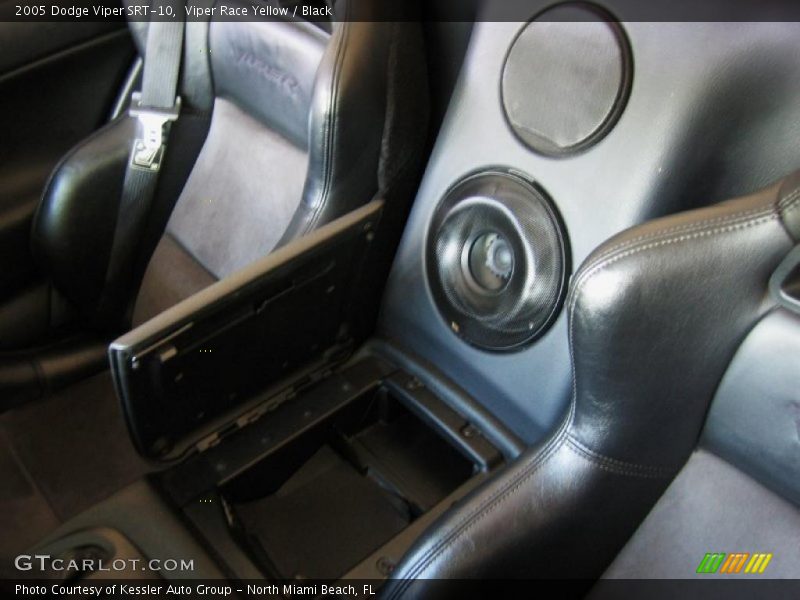 Viper Race Yellow / Black 2005 Dodge Viper SRT-10