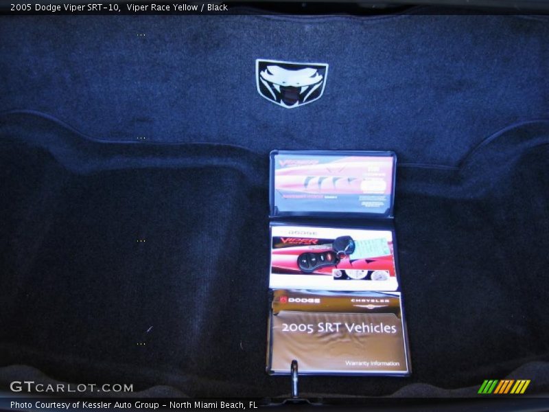 Viper Race Yellow / Black 2005 Dodge Viper SRT-10