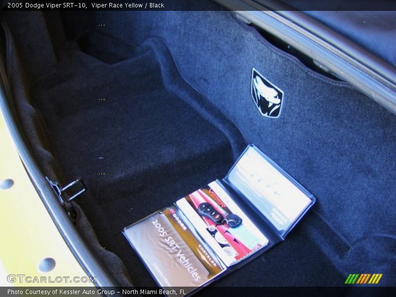 Viper Race Yellow / Black 2005 Dodge Viper SRT-10