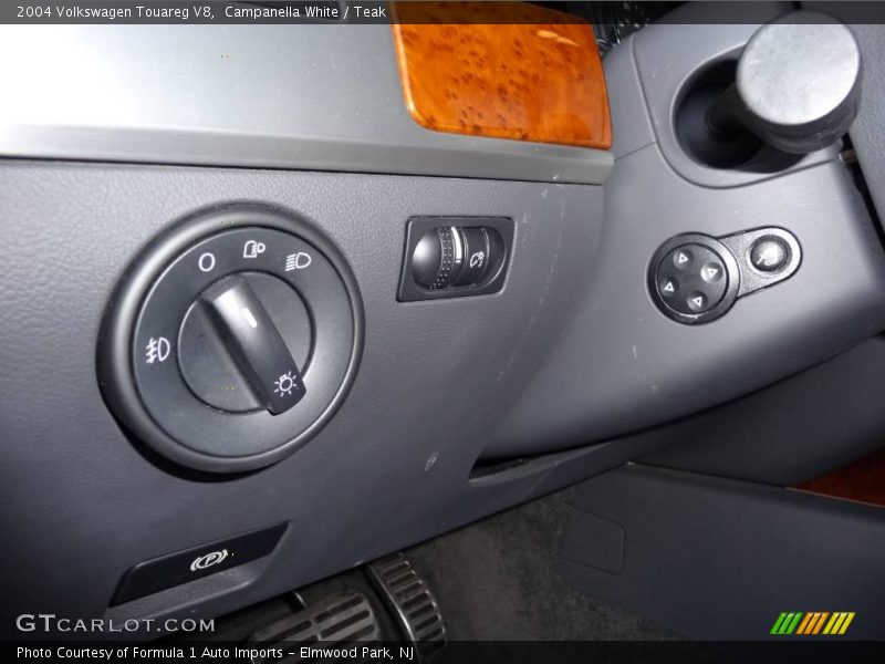 Campanella White / Teak 2004 Volkswagen Touareg V8