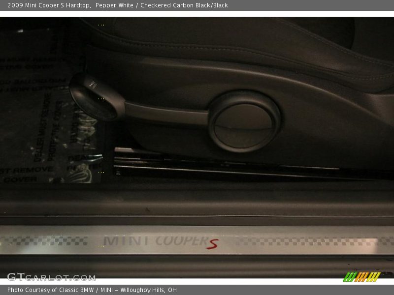 Pepper White / Checkered Carbon Black/Black 2009 Mini Cooper S Hardtop