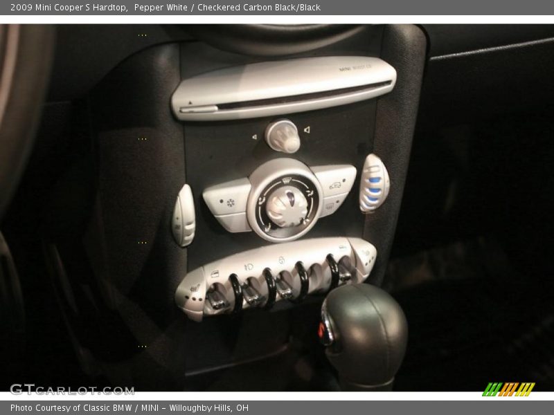 Pepper White / Checkered Carbon Black/Black 2009 Mini Cooper S Hardtop