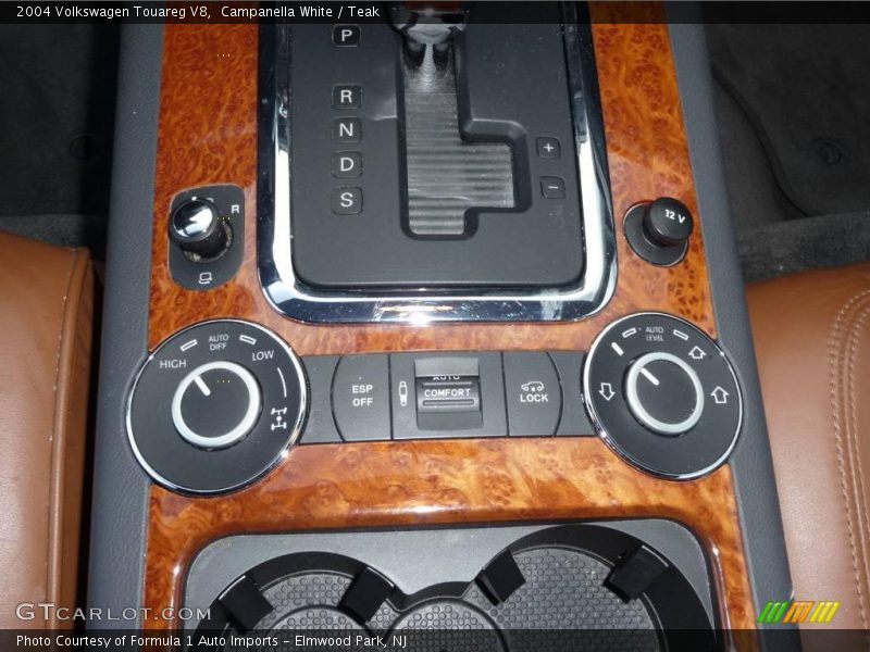 Campanella White / Teak 2004 Volkswagen Touareg V8